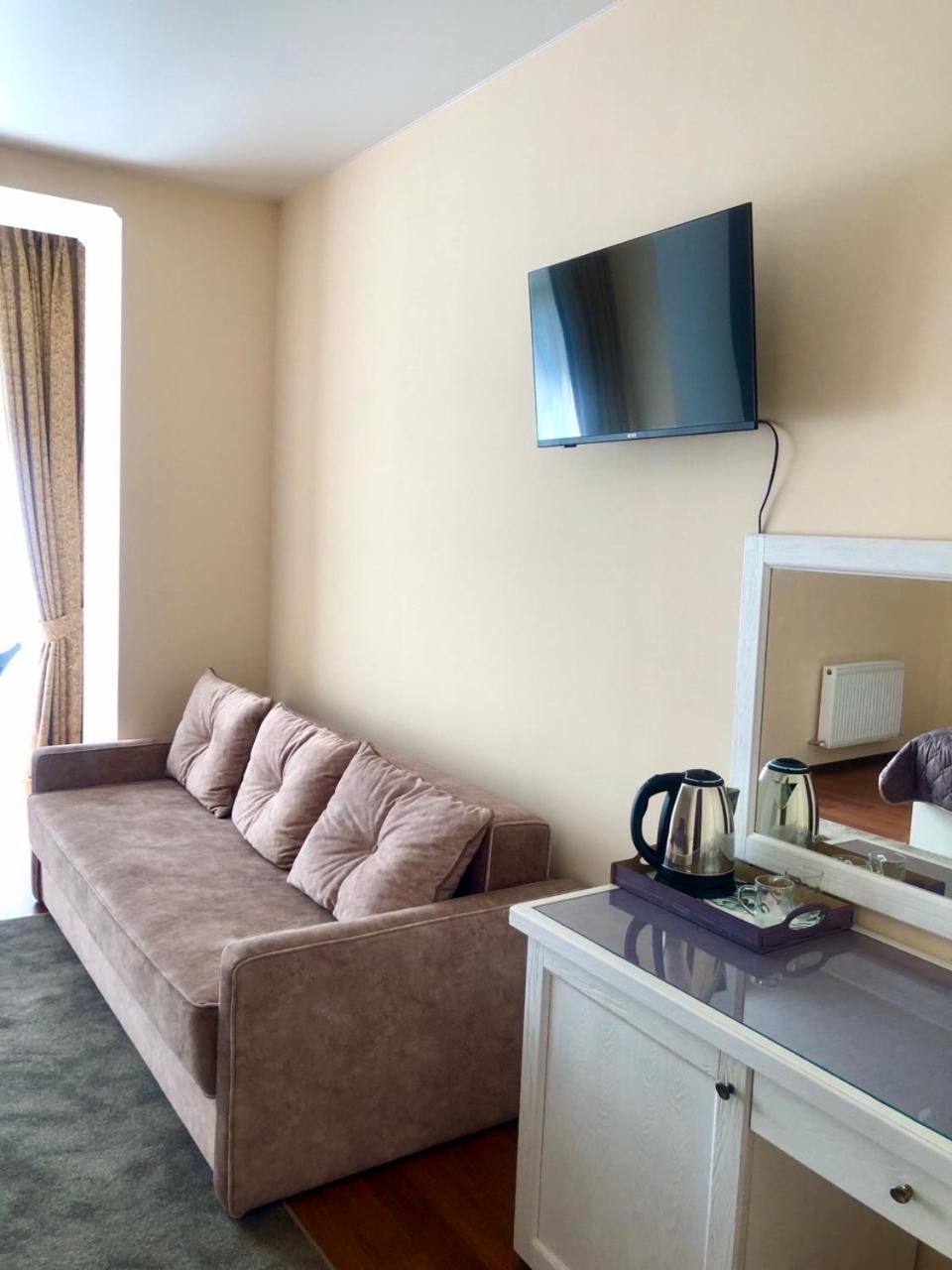 Helen Hotel !Ми працюємо! Николайев Екстериор снимка