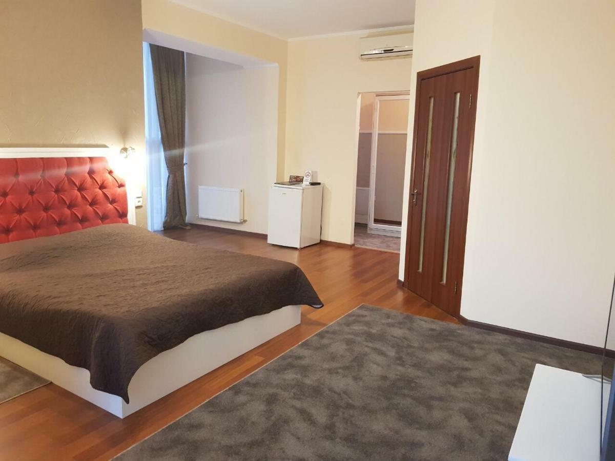 Helen Hotel !Ми працюємо! Николайев Екстериор снимка