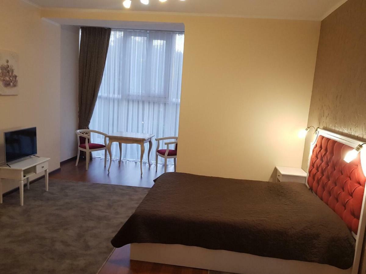 Helen Hotel !Ми працюємо! Николайев Екстериор снимка
