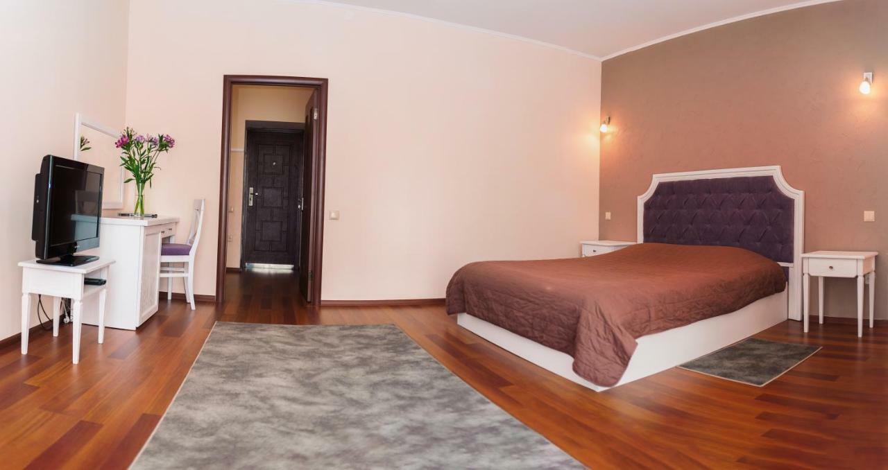 Helen Hotel !Ми працюємо! Николайев Екстериор снимка